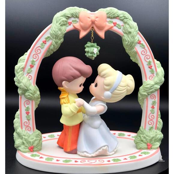 10" Precious Moments Disney Cinderella & Prince Large Figurine Under Arch NIB - Picture 1 of 6